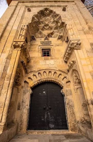 Ermenek Tol Medrese Tarihi Yerler